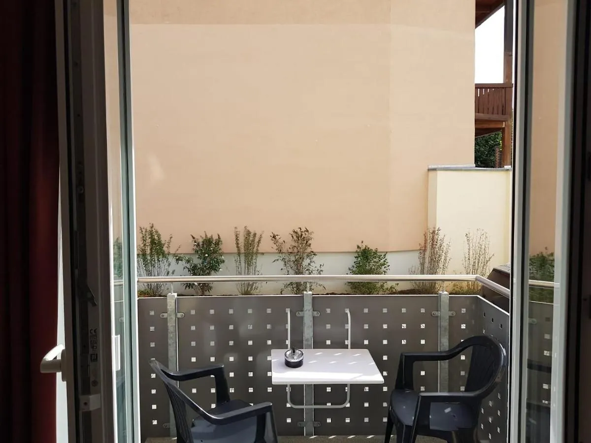 Hotel Emiliana Am Bahnhof Frankfurt am Main 3*,  Almanya